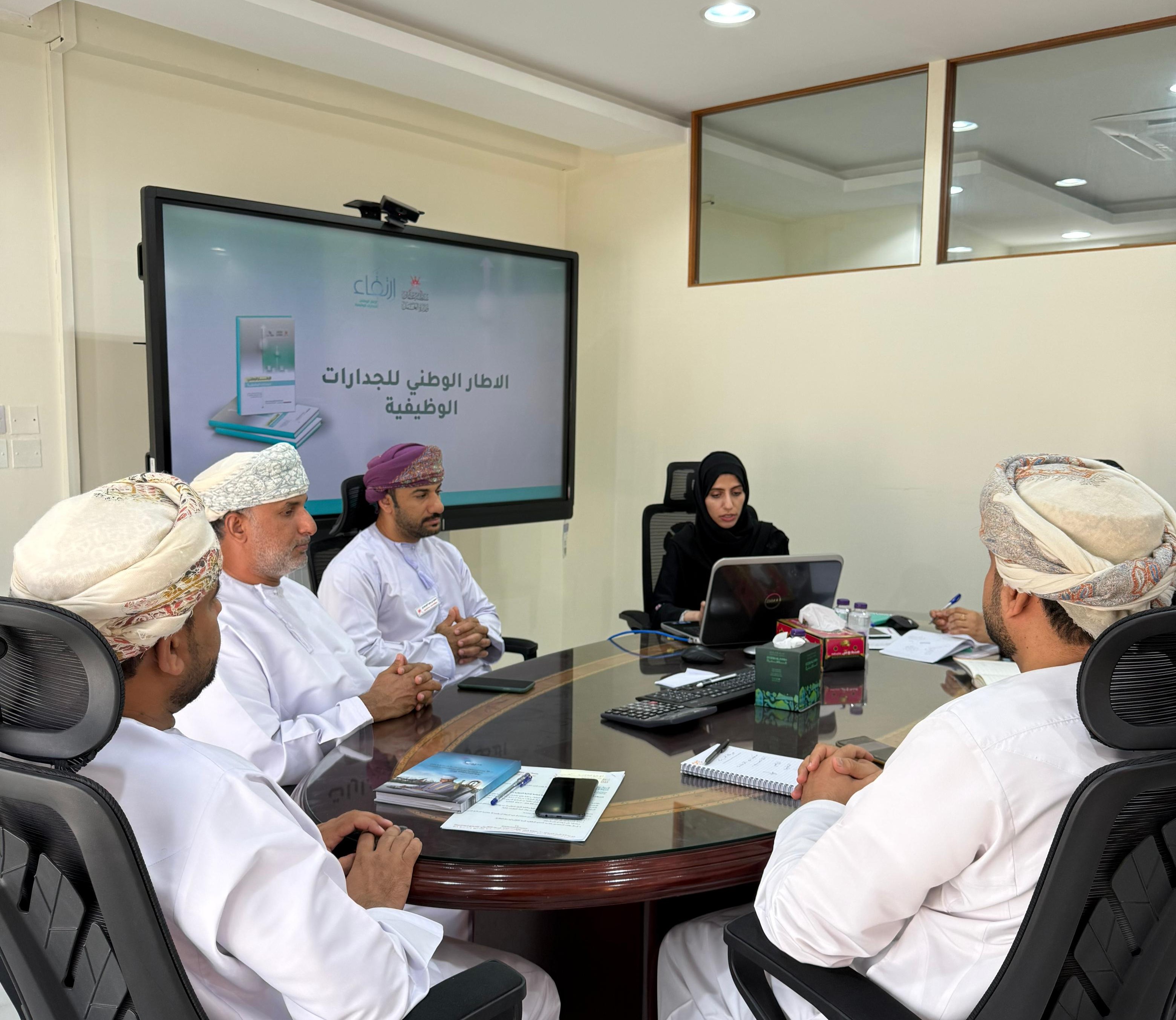 محافظة الداخلية تنظّم ورشة تعريفية حول مشروع الإطار الوطني للجدارات الوظيفية استعدادًا لتطبيقه في سبتمبر 2025