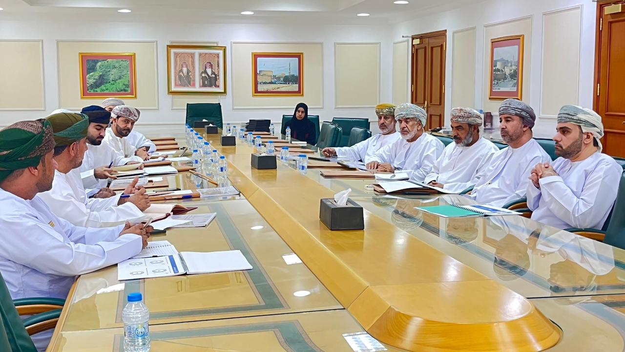 اجتماع نزوى يبحث تعزيز الرقابة وتكامل الجهود لحماية المستهلك